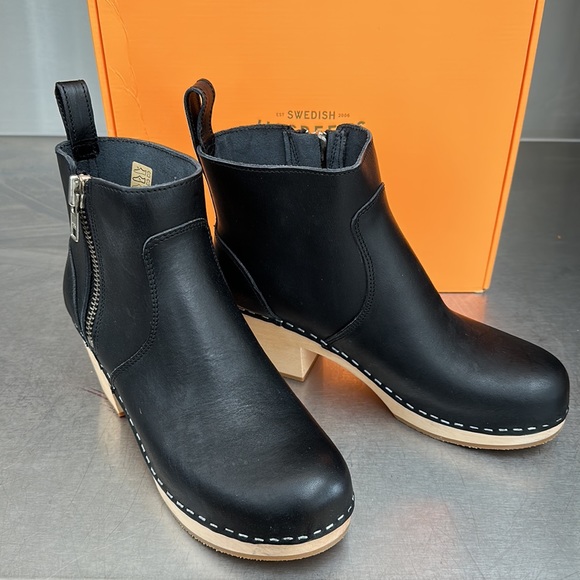 Last pair!!! Swedish Hasbeens “Zip it Emy” handmade clogs. New in original box! - Picture 2 of 8